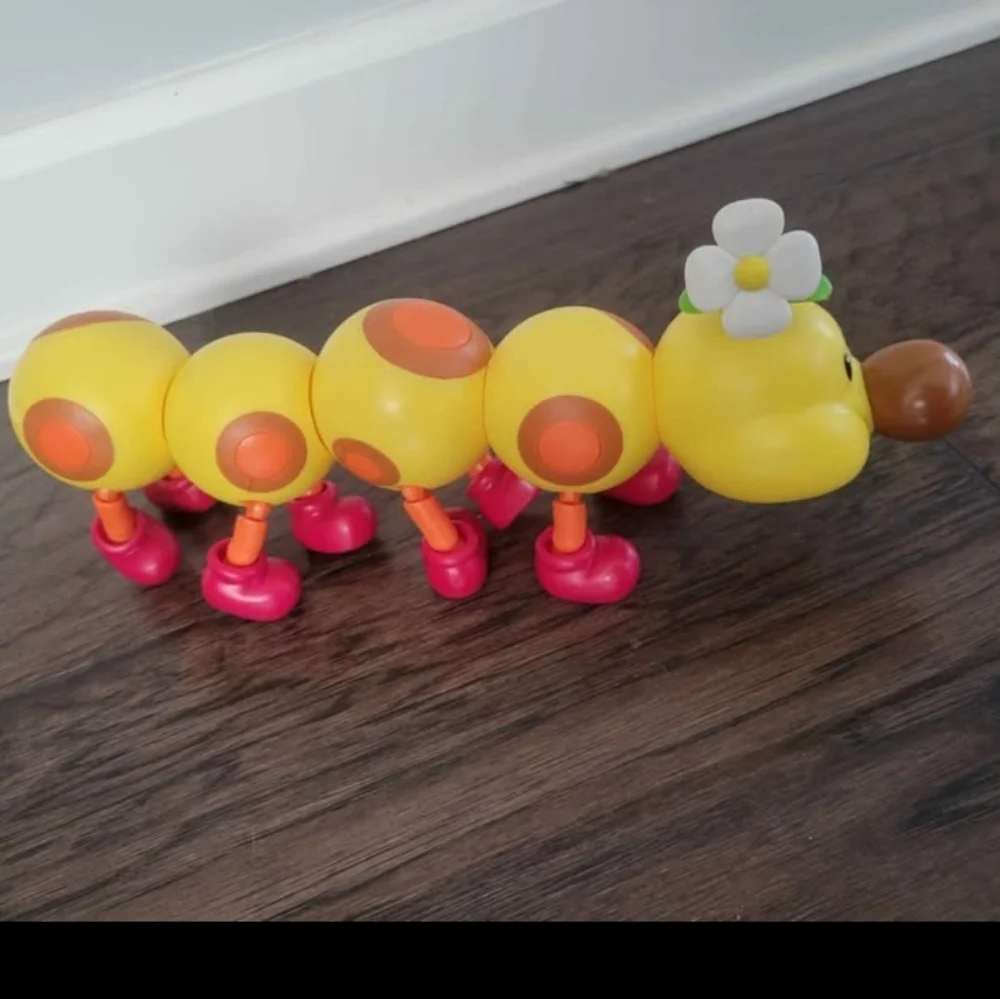 Nintendo Super Mario Wiggler Figure with Koopa Hoover Shell - Picture 2 of 3